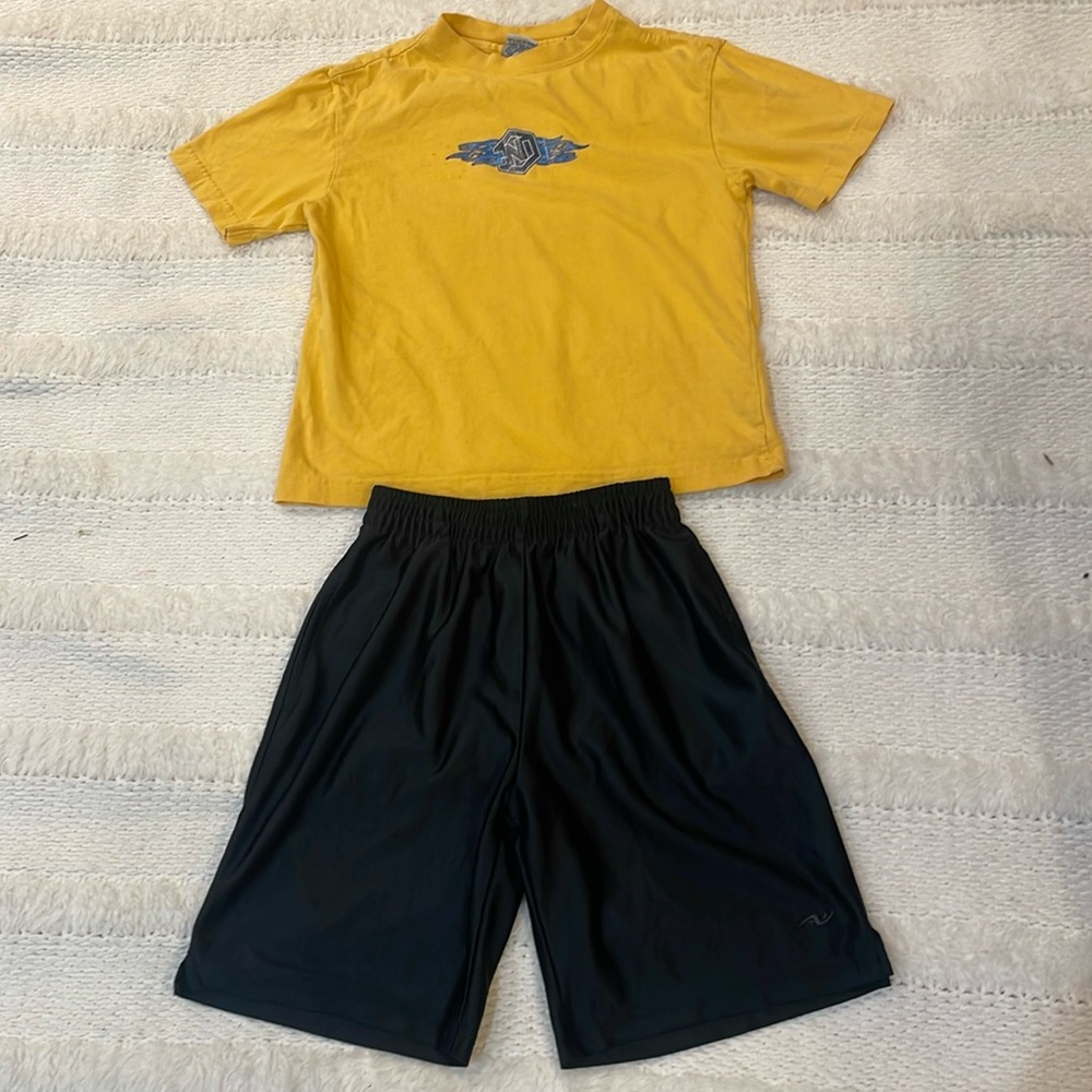 Y2K Old Navy short sleeve yellow top 100% cotton black athletic shorts boys 6 7